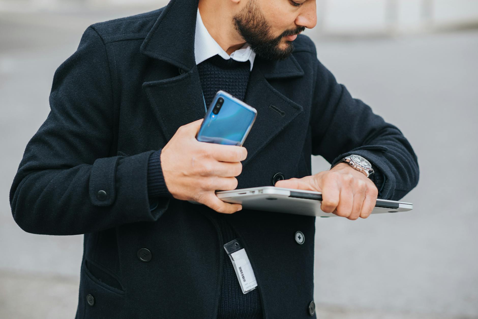 Kostenloses Stock Foto zu accessoire, arbeiter, armbanduhr