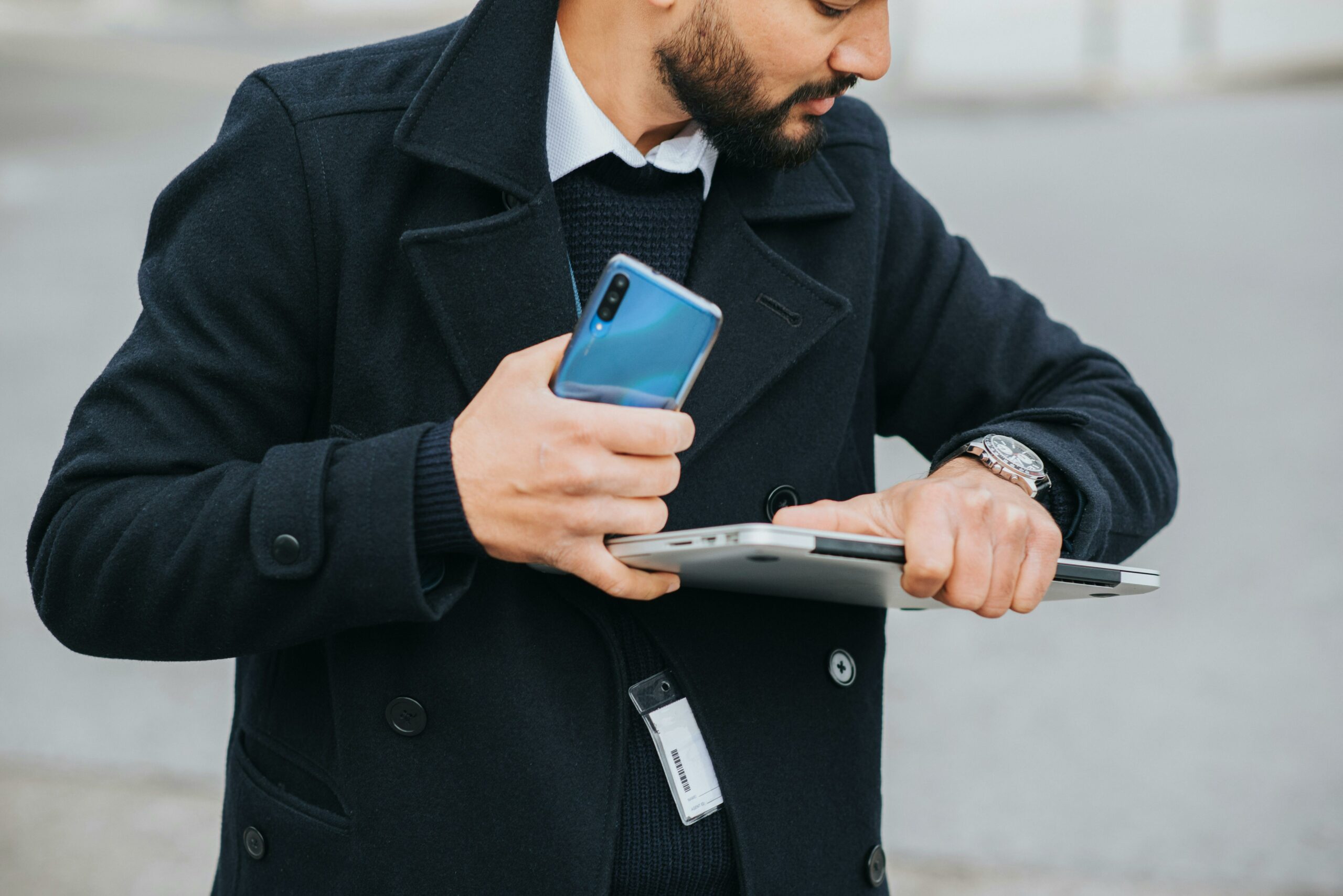 Kostenloses Stock Foto zu accessoire, arbeiter, armbanduhr